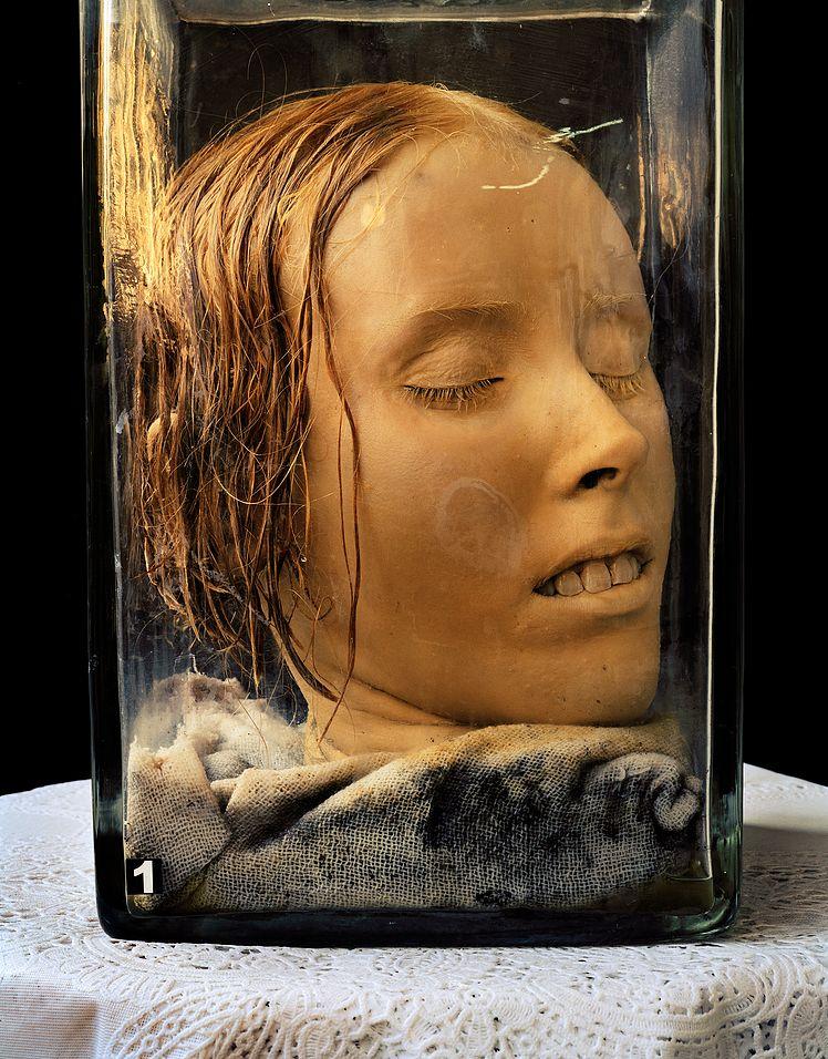 Фотографии останков человеческого тела от Джека Бурмана